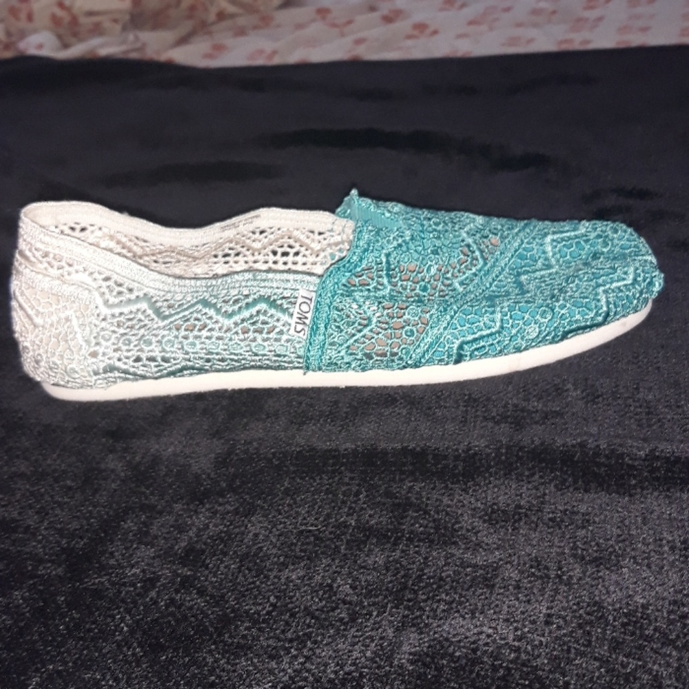 Toms - Picture 3 of 3